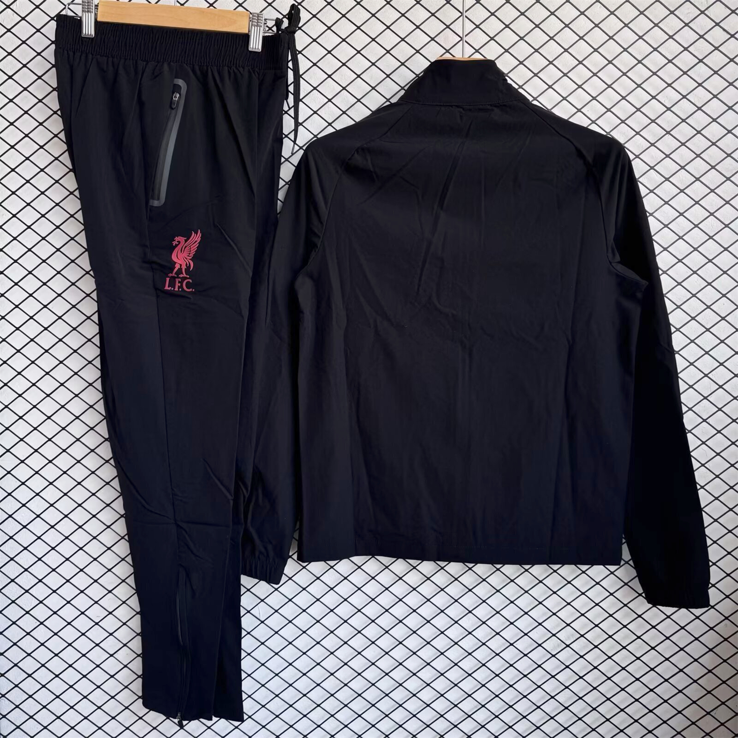 AlphaJersey-Liver.pool 25-26 Red Logo Windbreaker Training Set - Black Top and Pants
