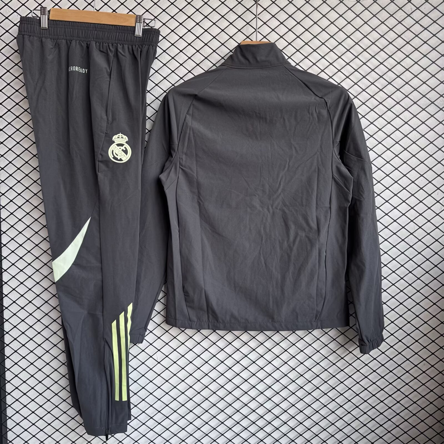 AlphaJersey-Real Madrid 25-26 Windbreaker Training Set - Green Grey Top and Pants