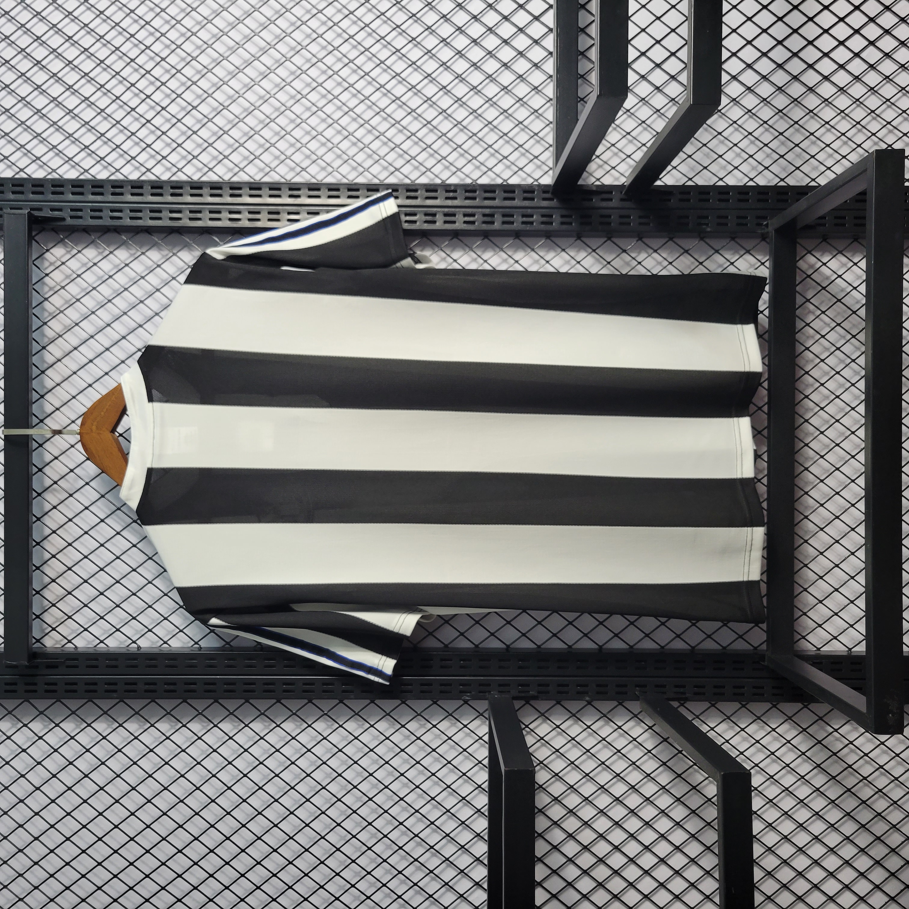 AlphaJersey-Retro Newcastle United 1995-97 Home Stadium Jersey