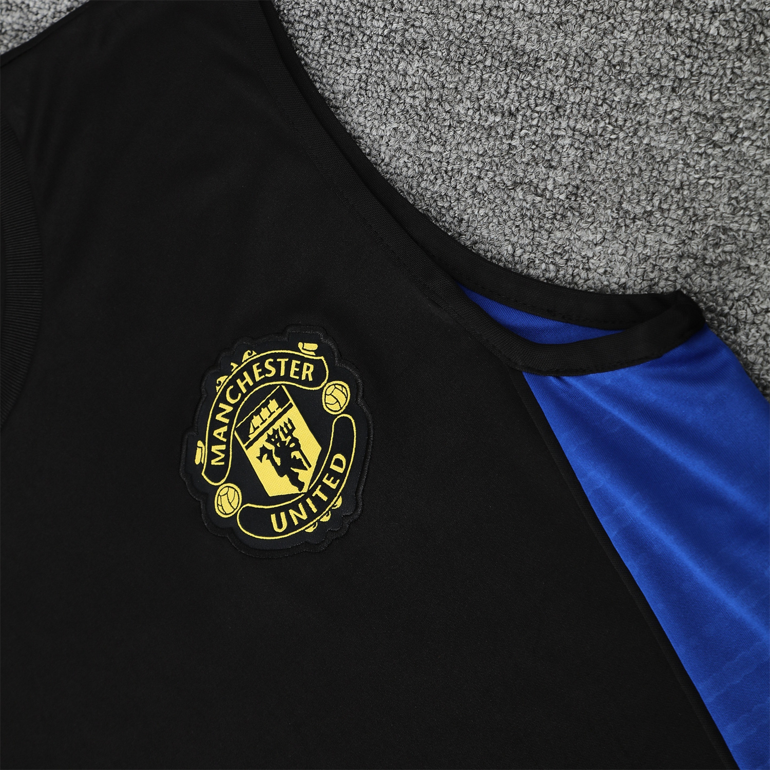 AlphaJersey-Manchester United 25-26 Vest Training Set - Black And Light Grey Vest & Black Shorts