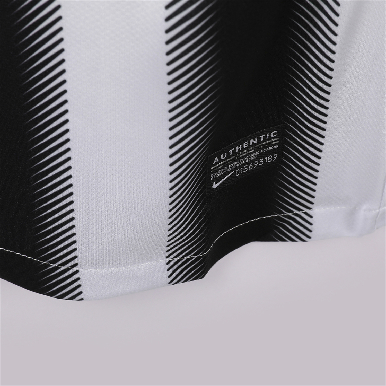 AlphaJersey-Retro Juventus 2011-12 Home Jersey