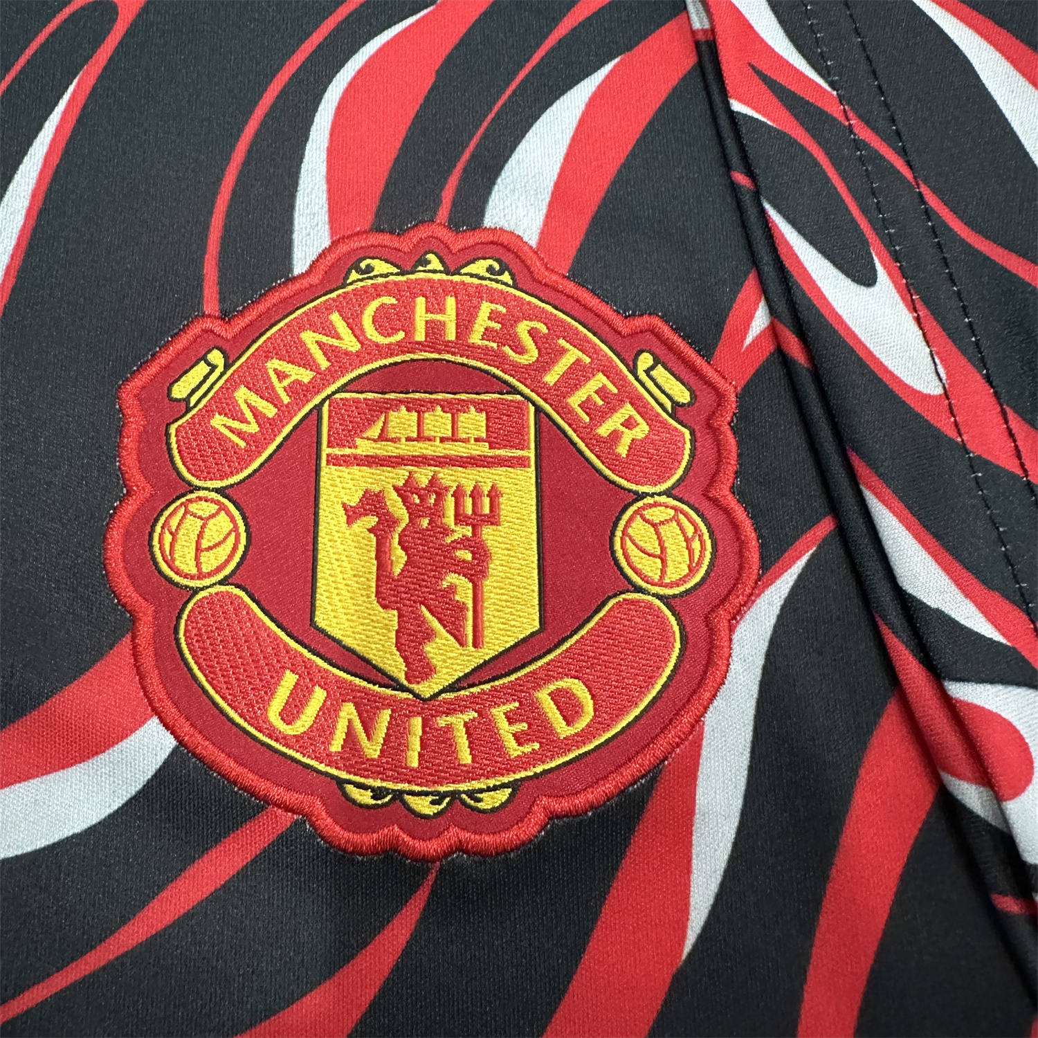 AlphaJersey-Manchester United 25-26 Black and Red Pre-Match Traning Jersey - Fans Version