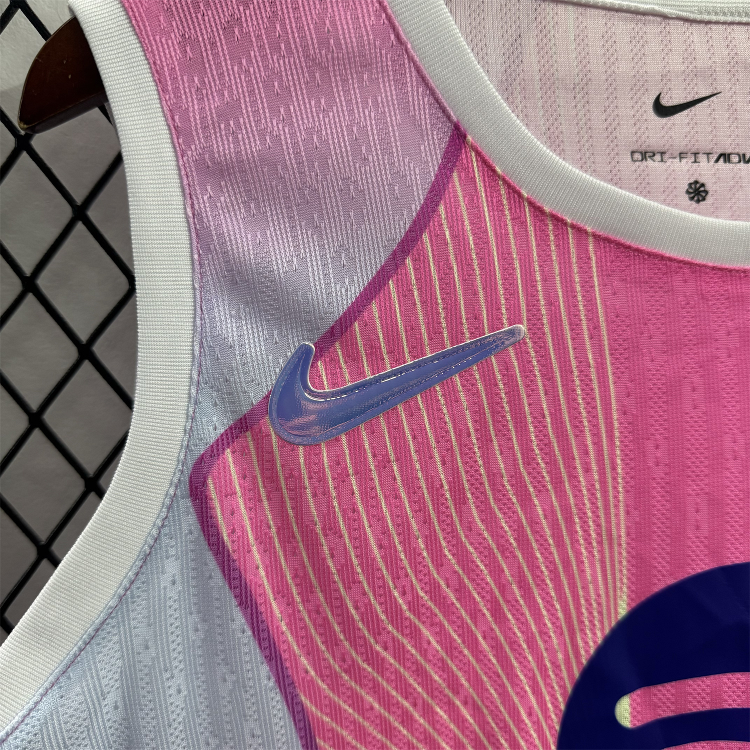 AlphaJersey-Women's Barcelona 25-26 T90 Pink Yoga Vest