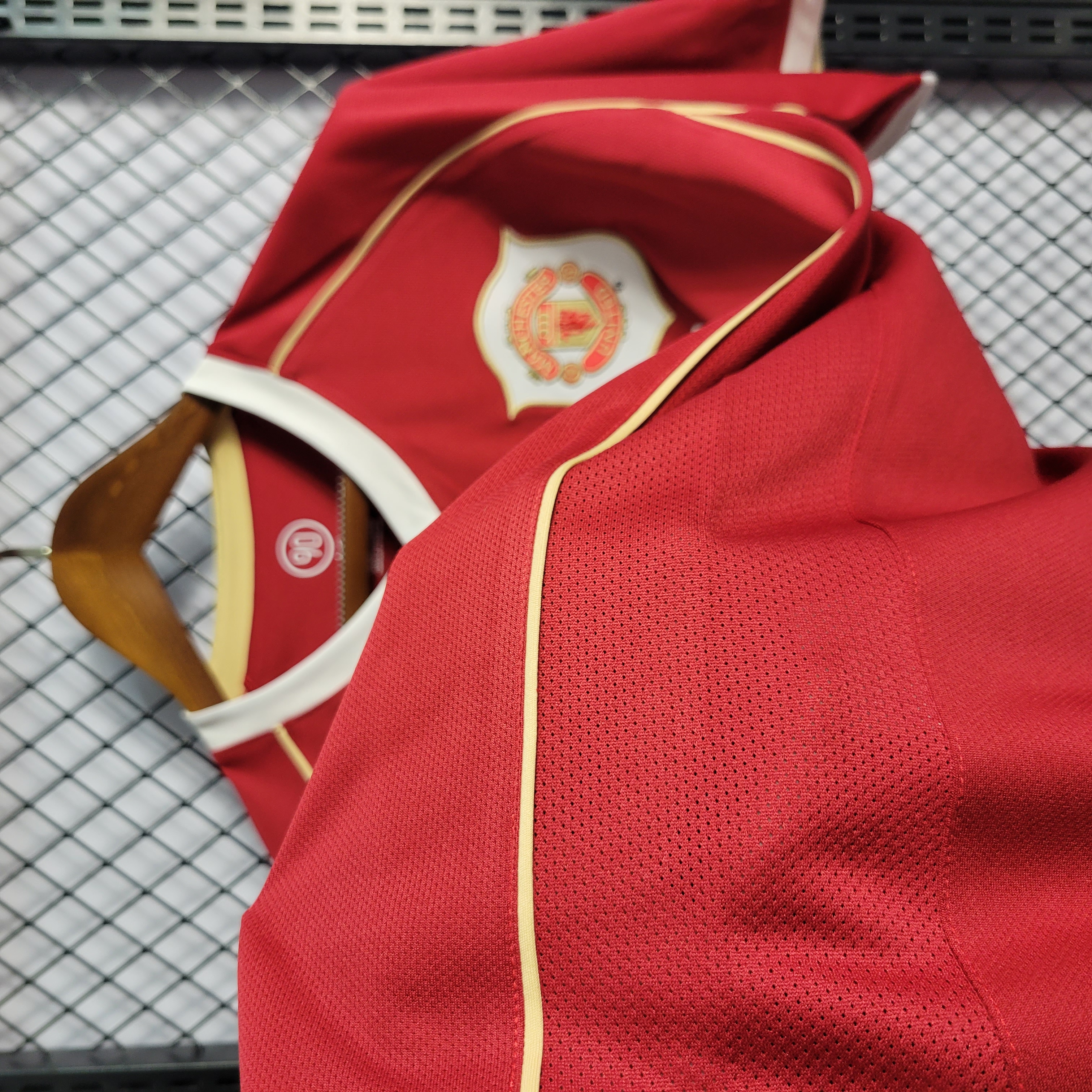 AlphaJersey-Retro Manchester United 06-07 Home Jersey