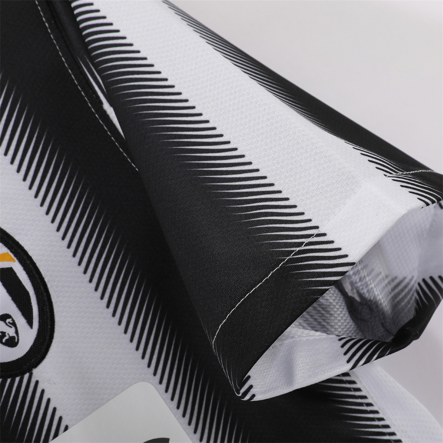 AlphaJersey-Retro Juventus 2011-12 Home Jersey