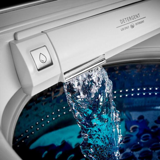 Use the built-in water faucet for a quick rinse or long soak.