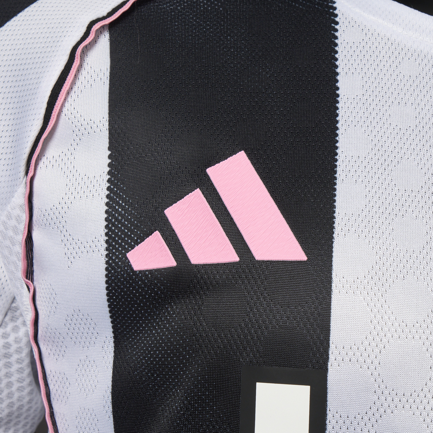 AlphaJersey-Juventus 25-26 Home Jersey With Chest Patch - Player Version