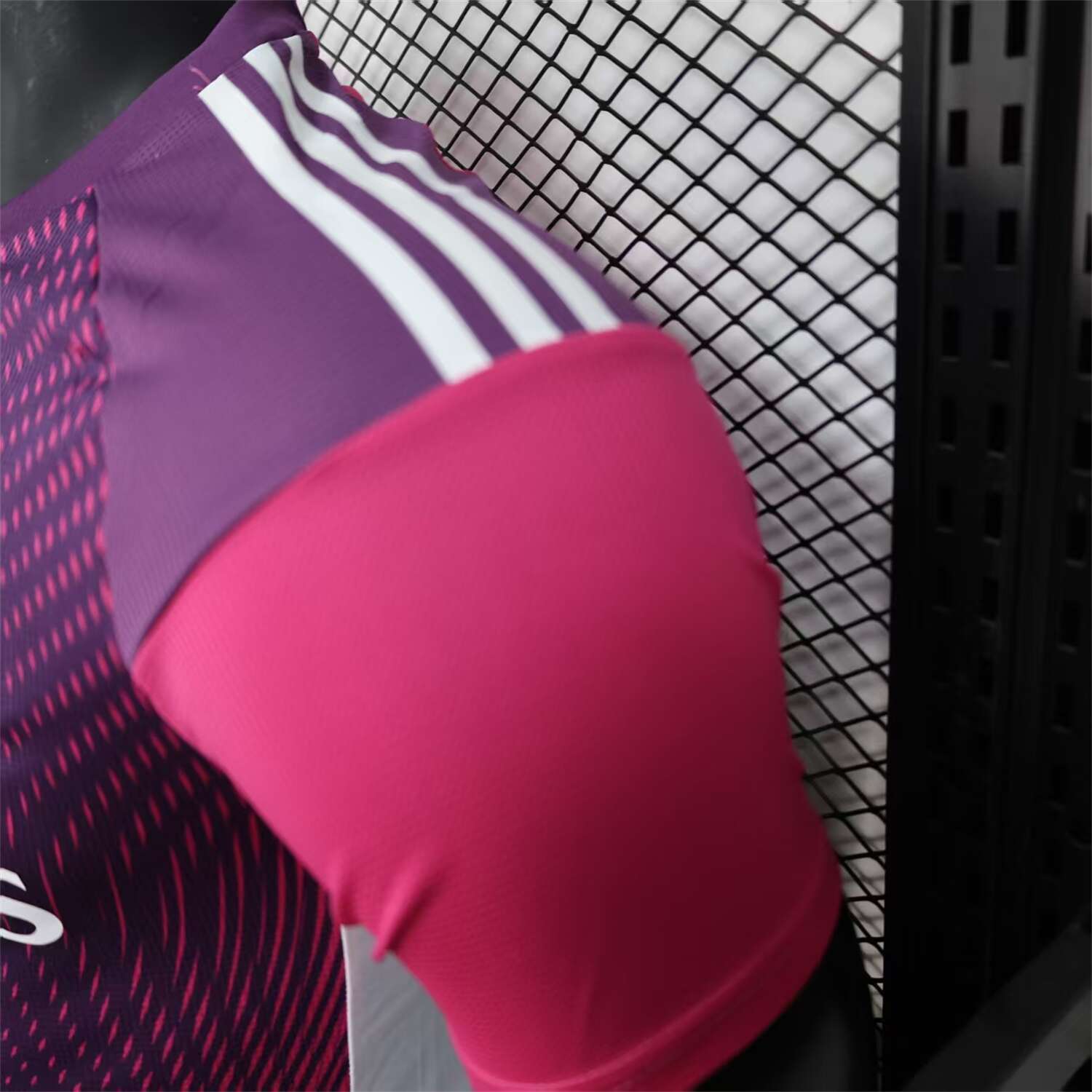 AlphaJersey-Real Madrid 25-26 Pink Purple Goalkeeper Jersey - Player Version