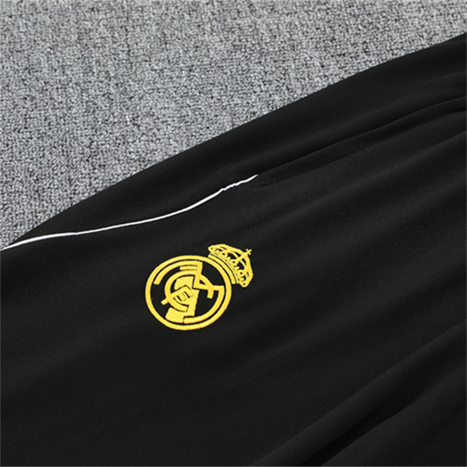 AlphaJersey-Real Madrid 25-26 Long Sleeve Training Set - White Top & Black Pants
