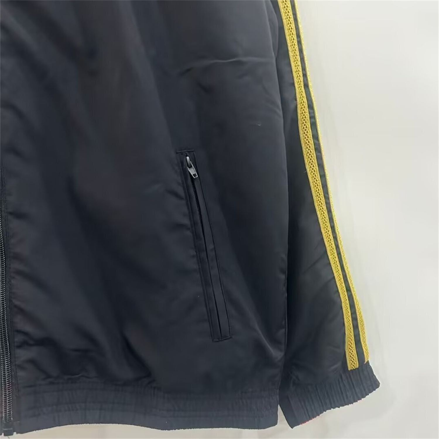 AlphaJersey-Manchester United 25-26 Double Sided Reversible Windbreaker - Black & Red