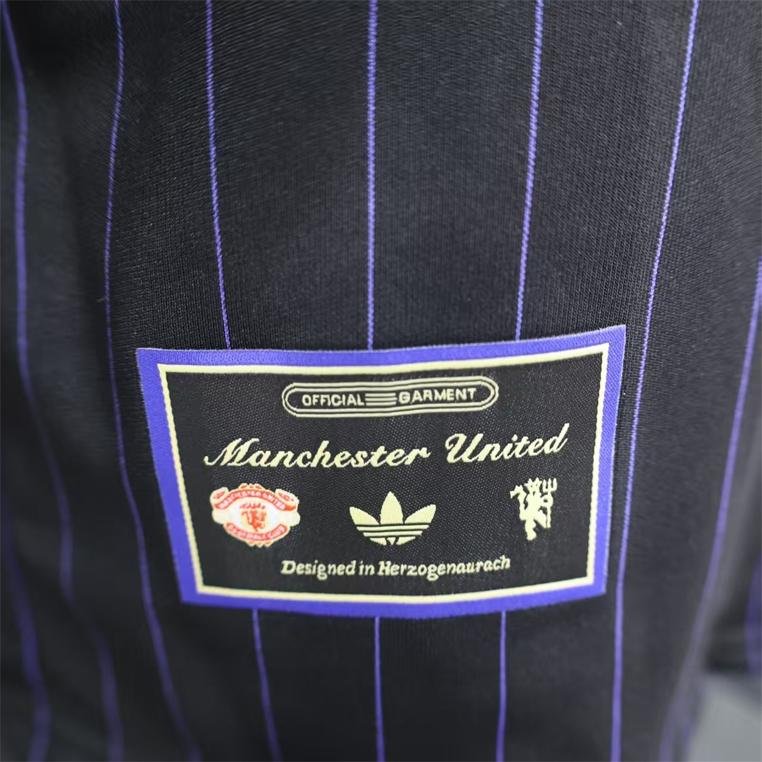AlphaJersey-Manchester United 25-26 Trefoil Purple Lines Black Travel Jersey - Player Version