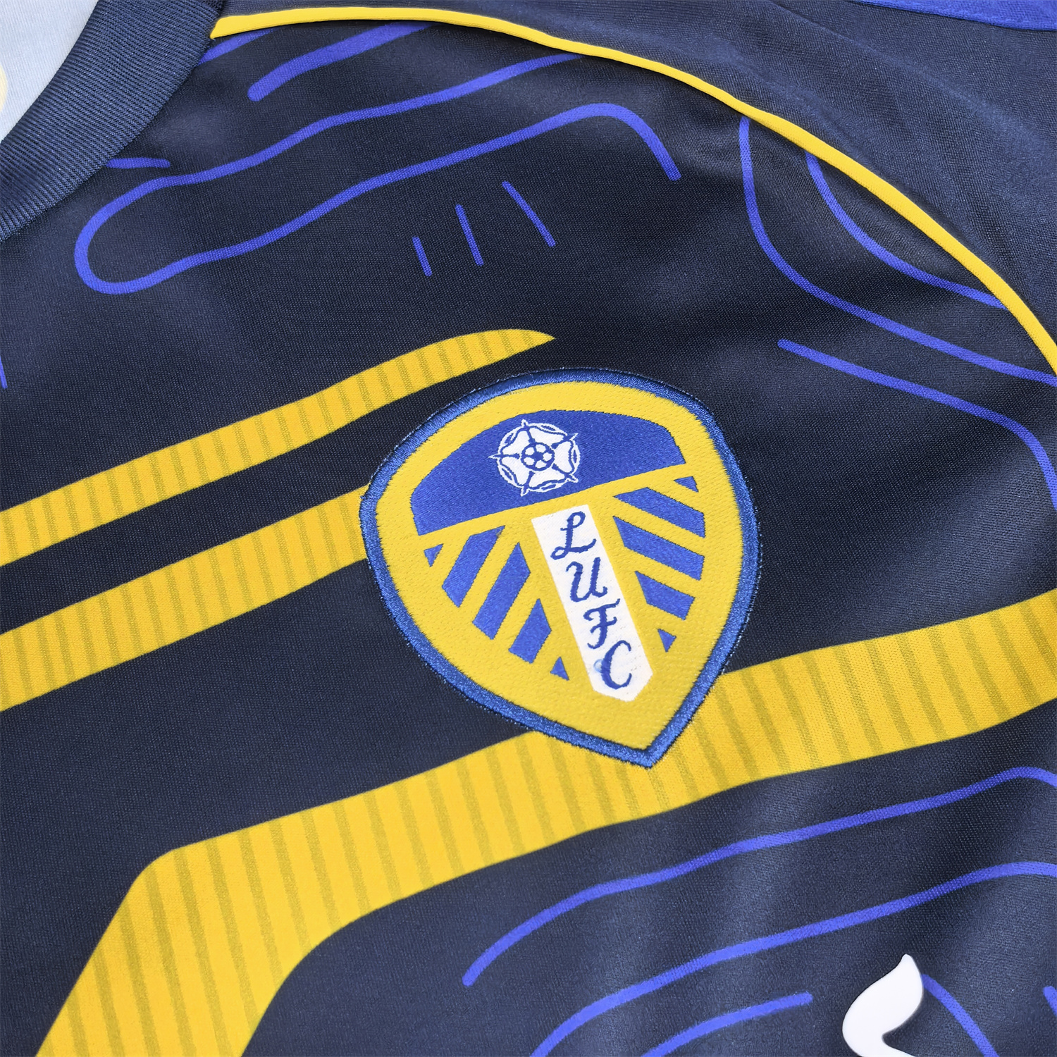 AlphaJersey-Leeds United 25-26 Yellow Stripes Blue Special Jersey - Fans Version