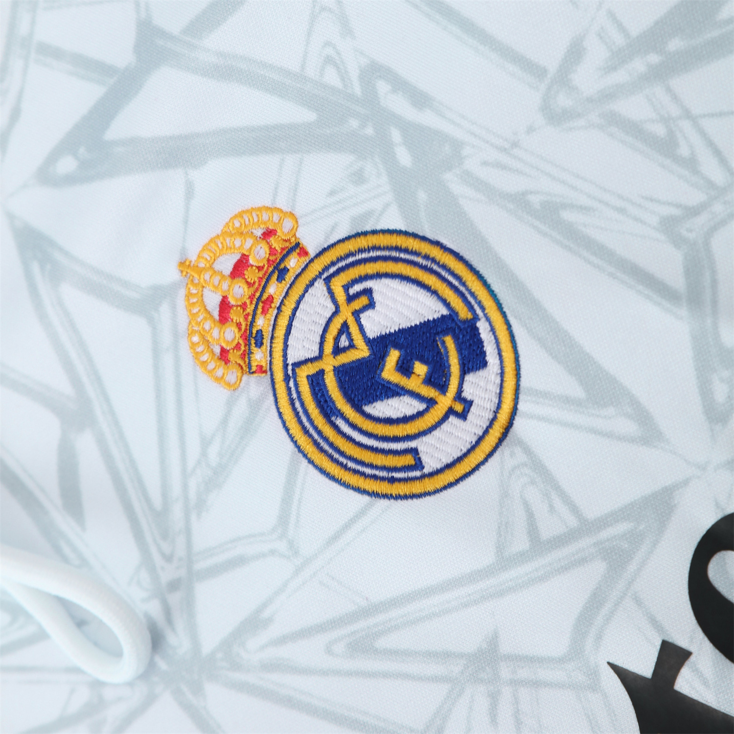 AlphaJersey-Real Madrid 25-26 Traning Hoodie Set - Triangular Spots White Hoodie With Black Pants