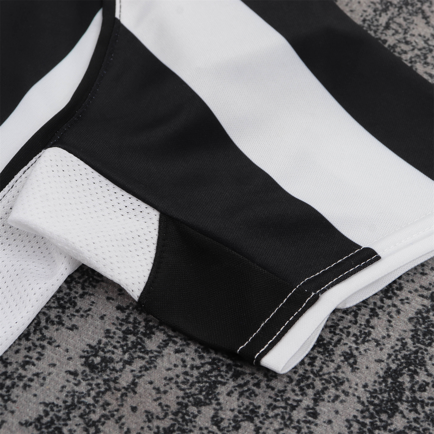 AlphaJersey-Retro Juventus 2004-05 Home Kids Kit