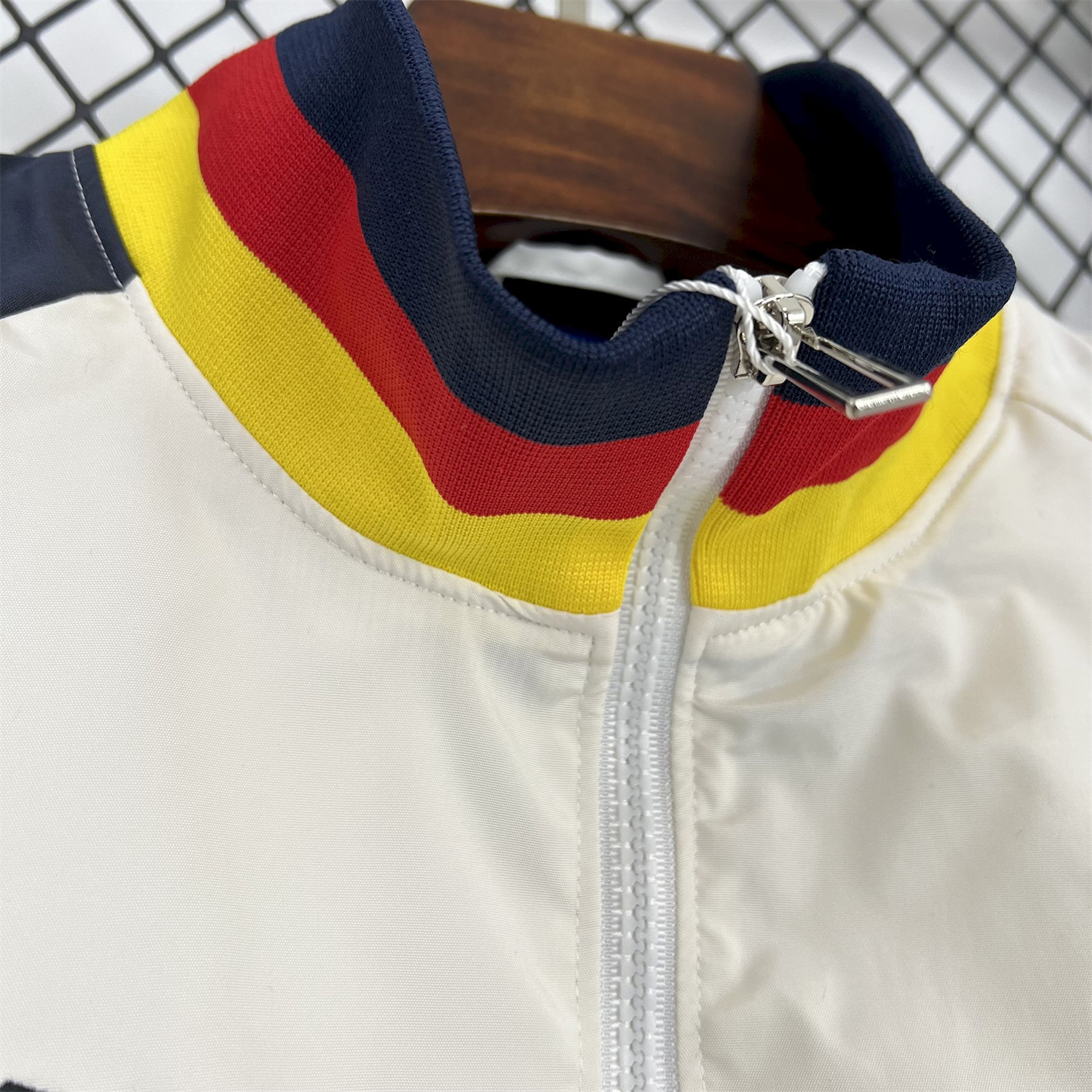 AlphaJersey-Retro Barcelona 1994-95 Player Windbreaker - White