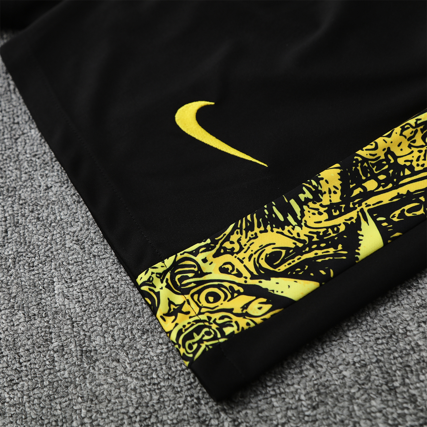 AlphaJersey-Brazil 25-26 Yellow Jesus Statue Vest Training Set - Yellow Vest & Black Shorts