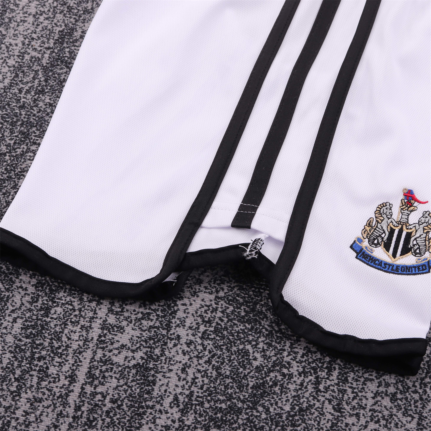 AlphaJersey-Retro Newcastle United 2000-01 Away Kids Kit