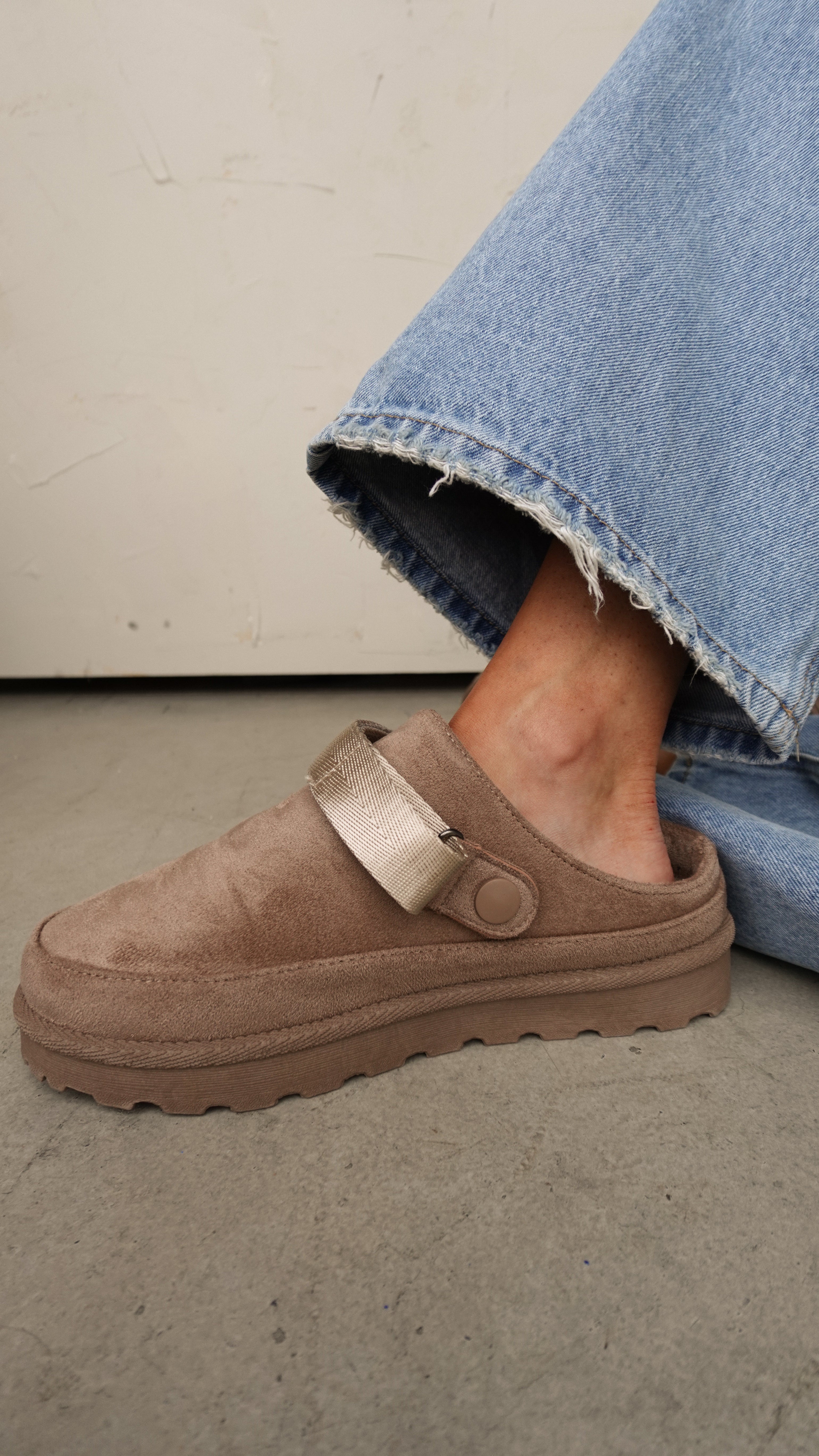 Slip On Faux-Fur Lined Mules | Elegant Women's Fashion by coolavocek