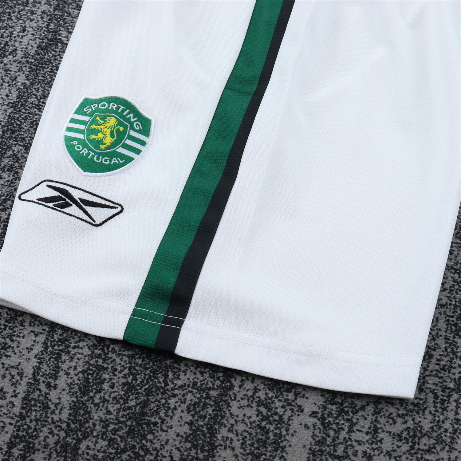 AlphaJersey-Retro Sporting CP 2003-04 Home Kids Kit