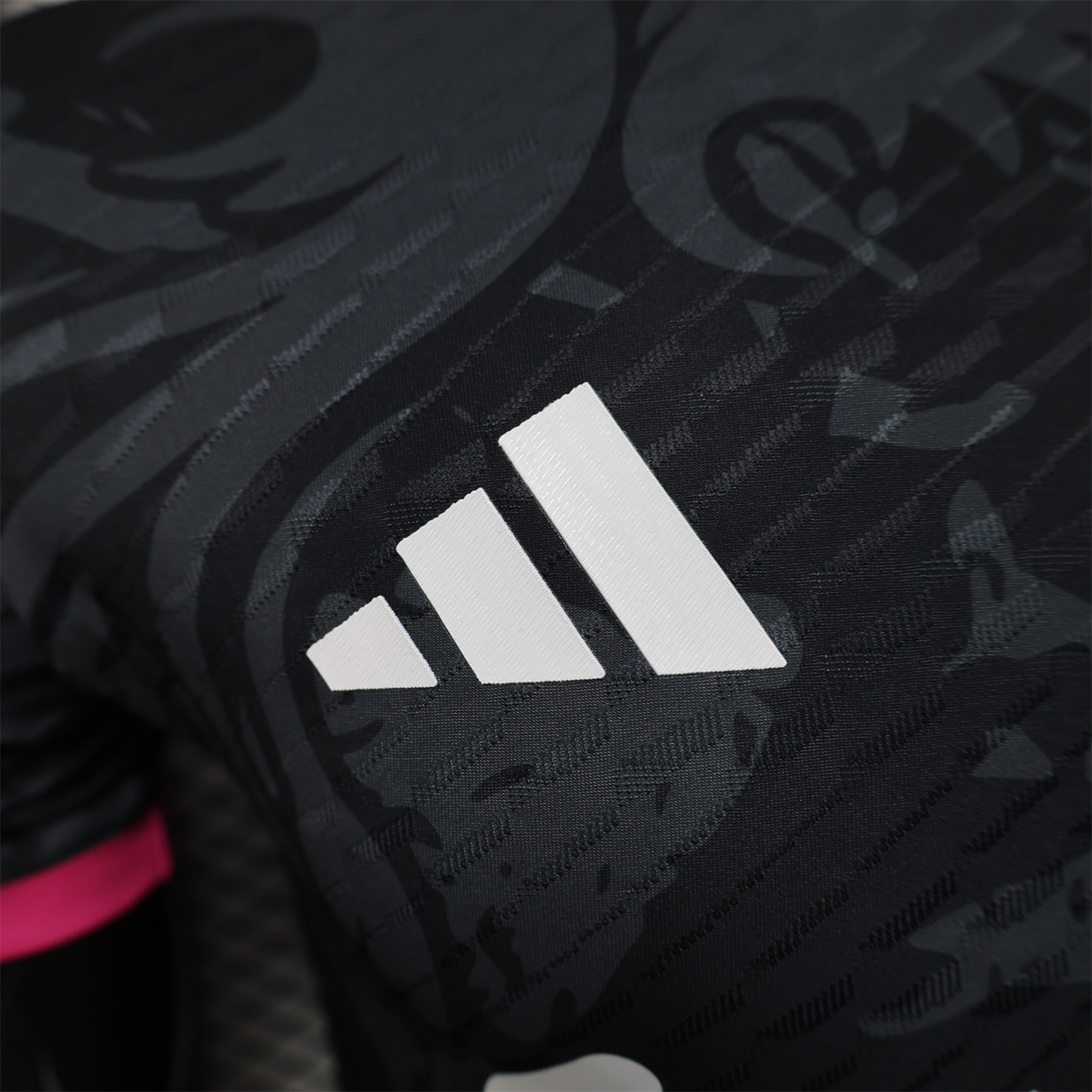 AlphaJersey-Liver.pool 25-26 Red White Liver.pool Bird Black Special Jersey - Player Version