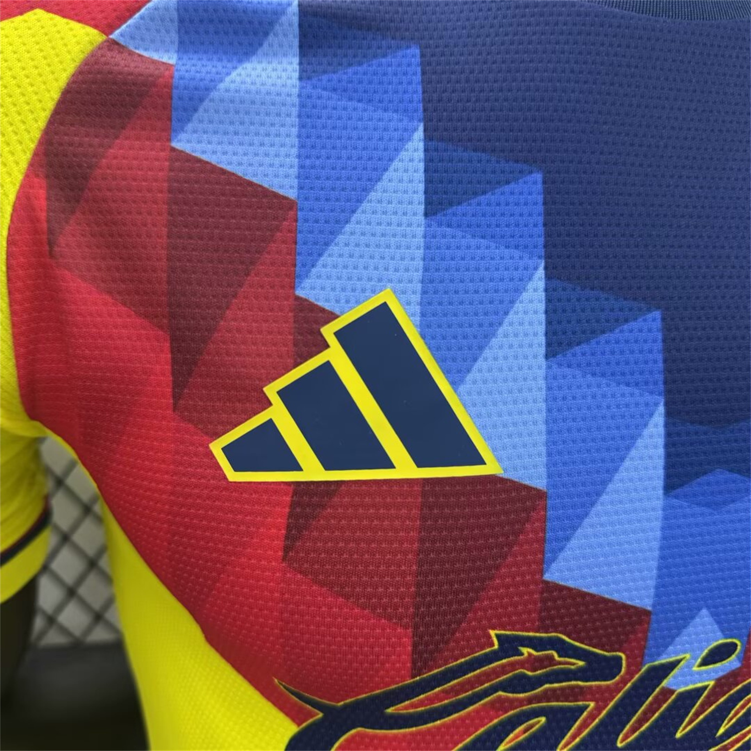 AlphaJersey-Club América 25-26 Blue and Red V-Shaped Camouflage Yellow Jersey - Player Version