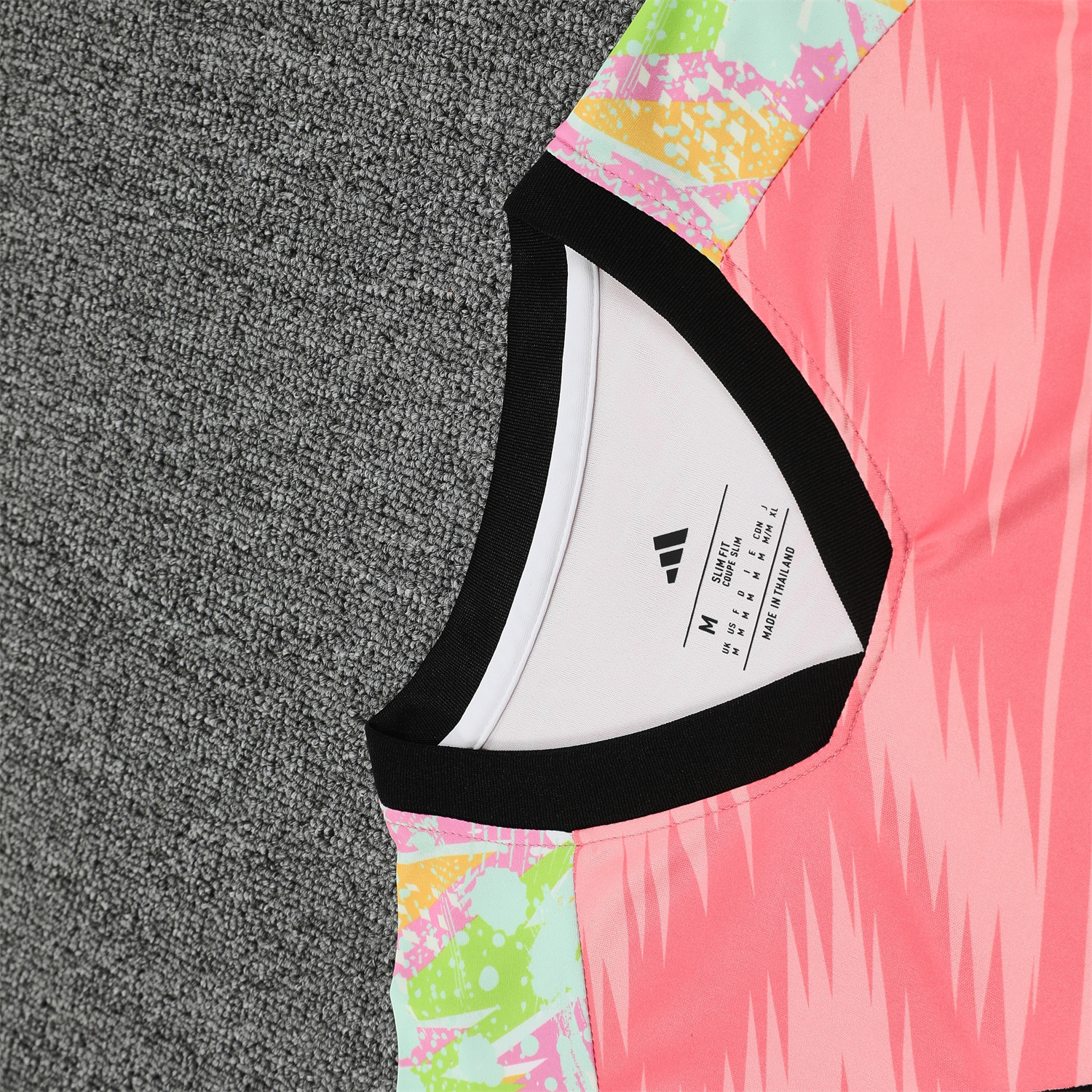 AlphaJersey-Real Madrid 25-26 Vest Training Set - Pink Arrow Pattern Vest & Black Shorts