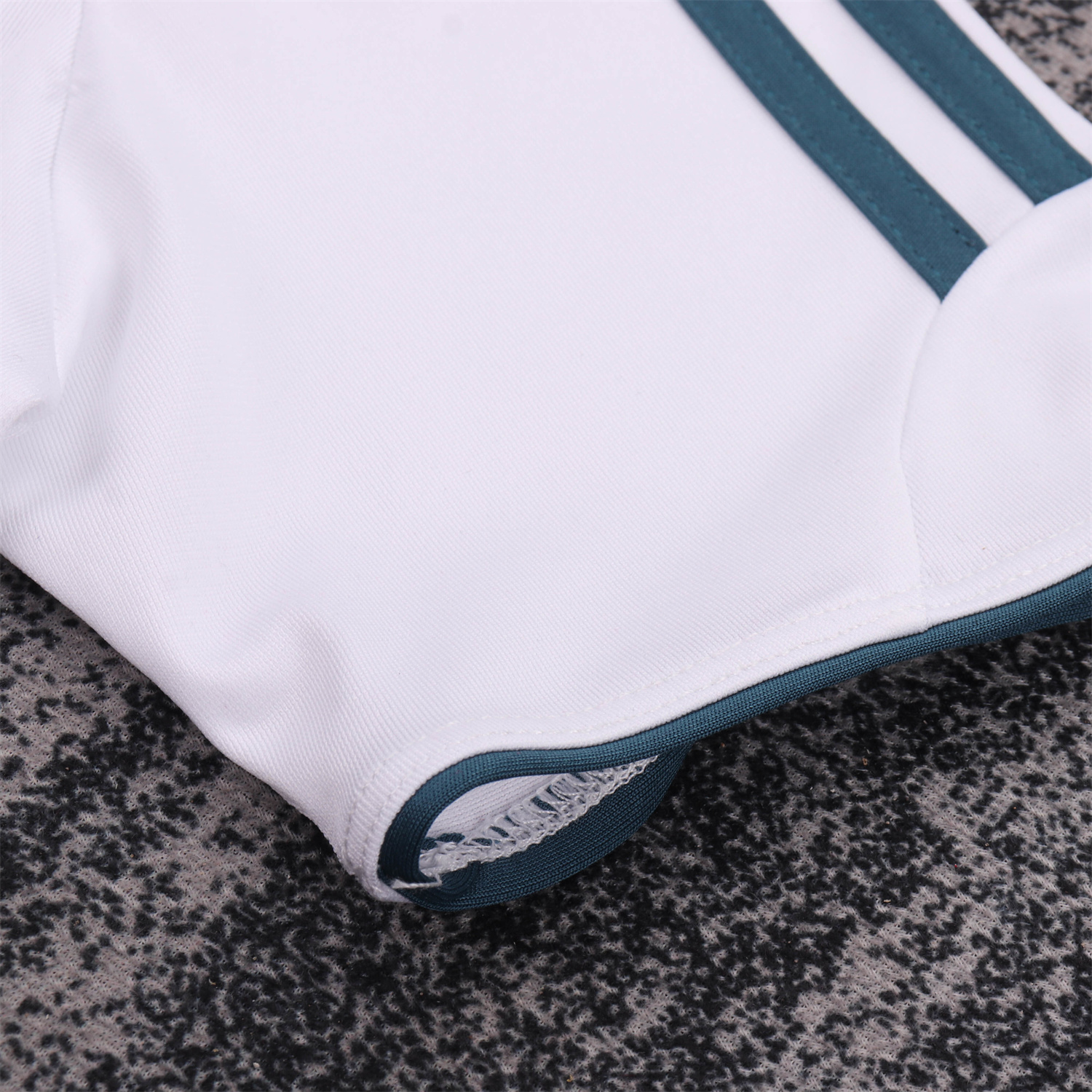 AlphaJersey-Retro Liver.pool 2006-08 Away Kids Kit