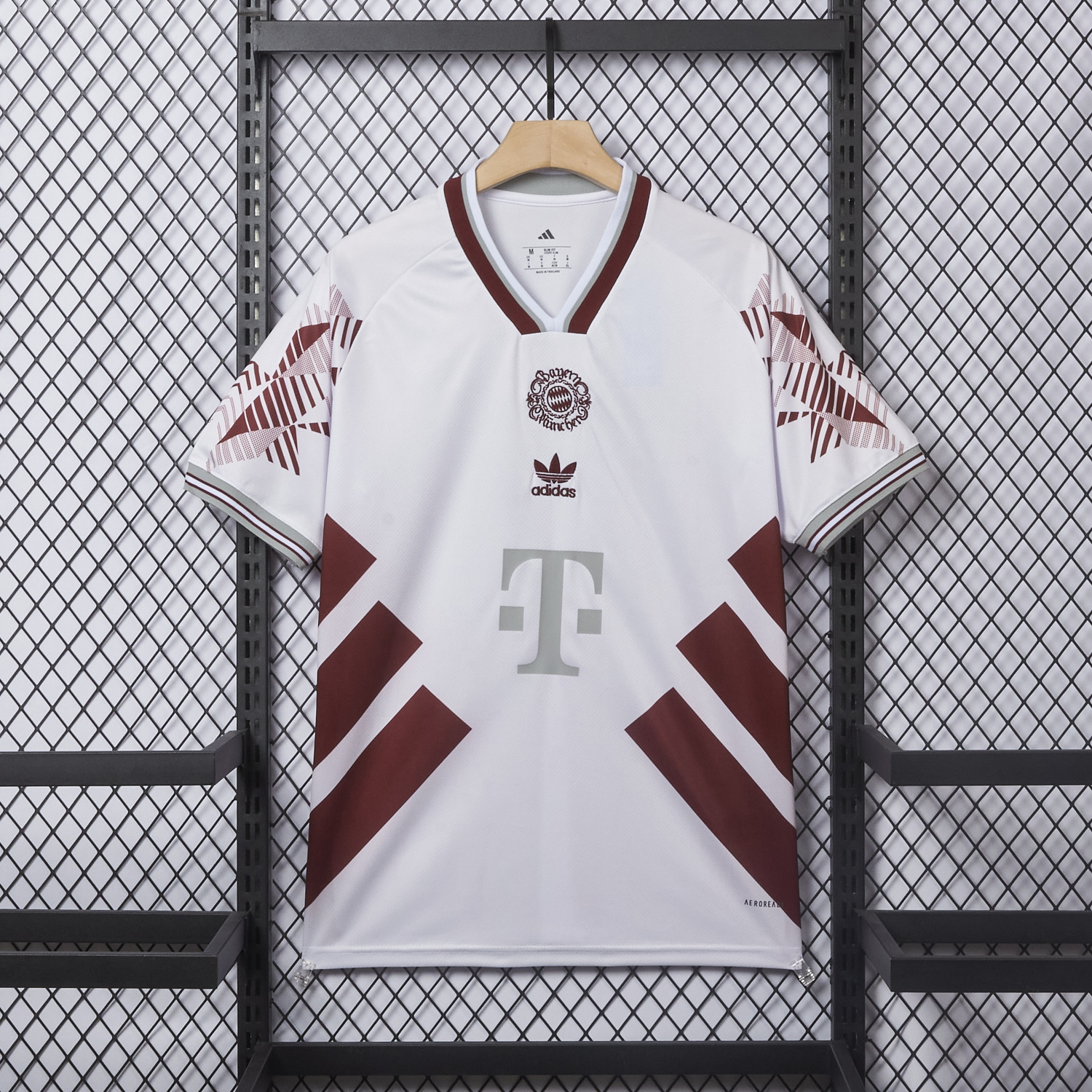 AlphaJersey-Bayern Munich 25-26 Throwback Trefoil Red Stripe White Special Jersey - Fans Version