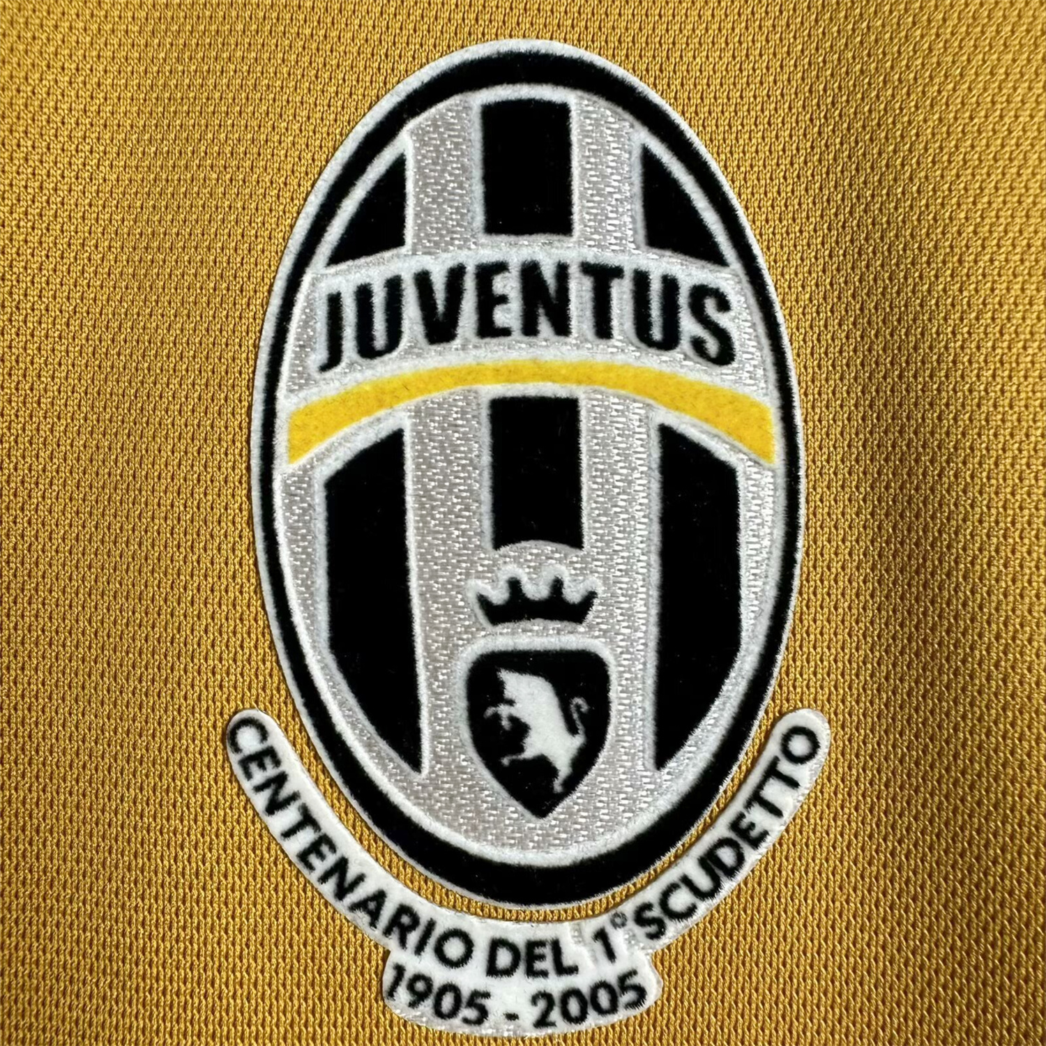 AlphaJersey-Retro Juventus 2005-06 Third Jersey