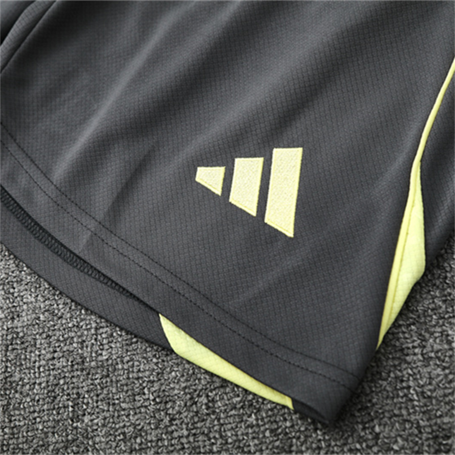 AlphaJersey-Real Madrid 25-26 Kids Short-Sleeve Training Set - Deep Grey Top and Shorts