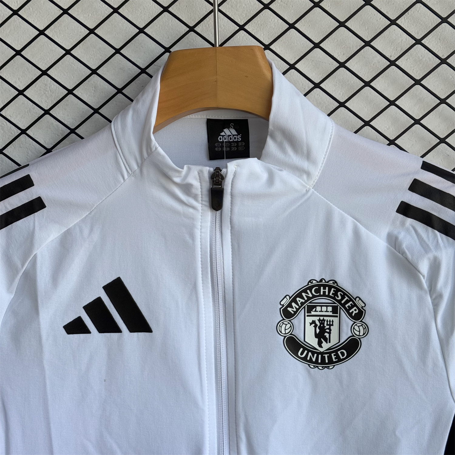 AlphaJersey-Manchester United 25-26 Windbreaker Training Set - White Top and Black Pants