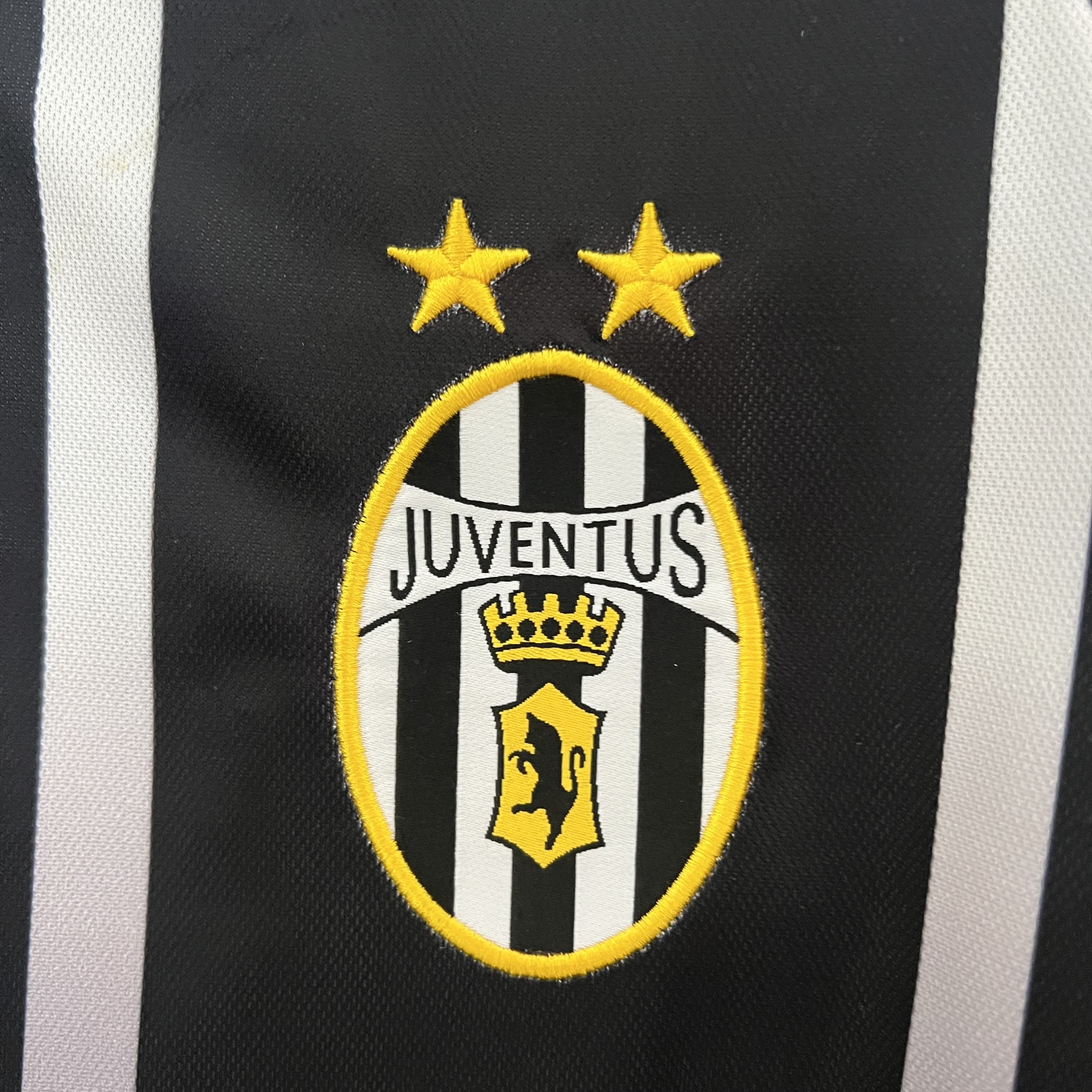 AlphaJersey-Retro Juventus 2000-01 Black Training Jersey