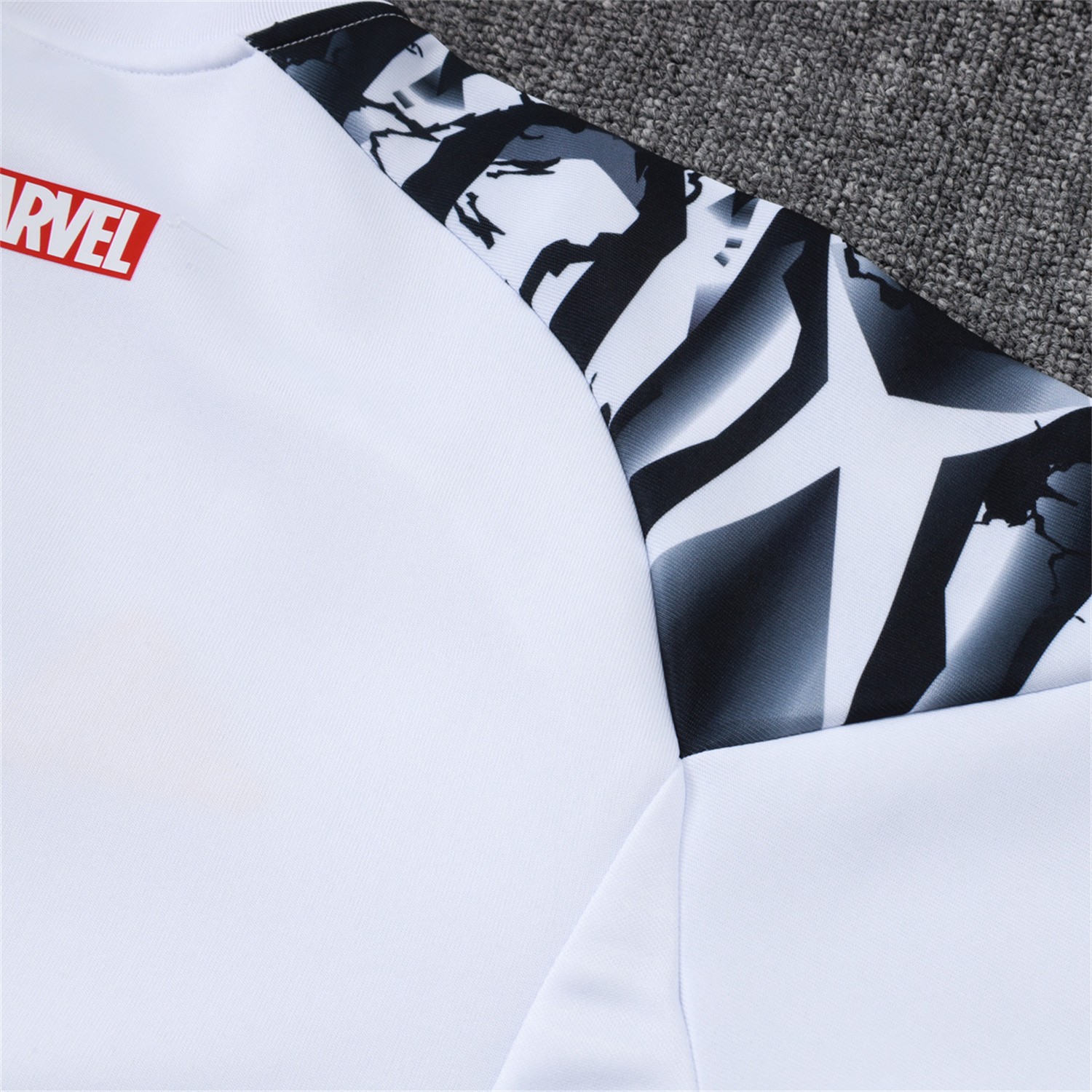 AlphaJersey-Real Madrid 25-26 Unsponsored Long Sleeve Training Set - White Top & Black Pants