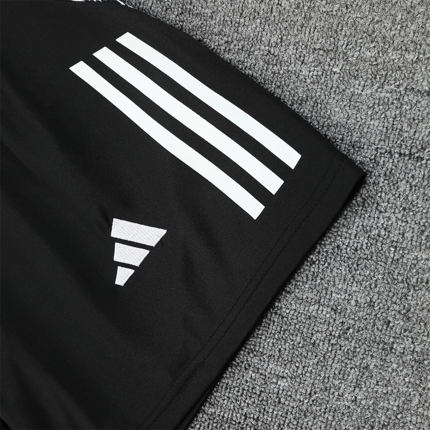 AlphaJersey-Arsenal 25-26 Vest Training Set - Colorful Festival Vest and Black Shorts