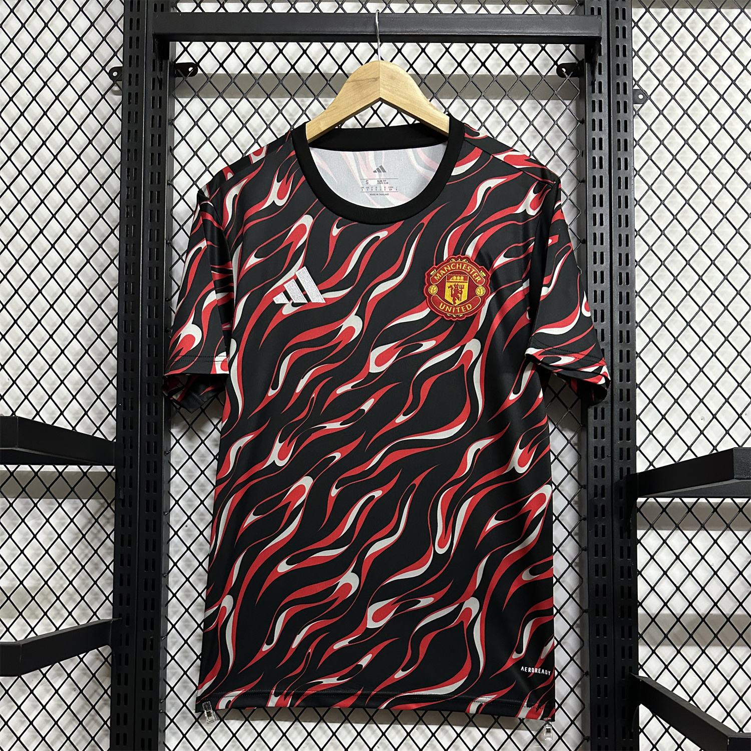 AlphaJersey-Manchester United 25-26 Black and Red Pre-Match Traning Jersey - Fans Version