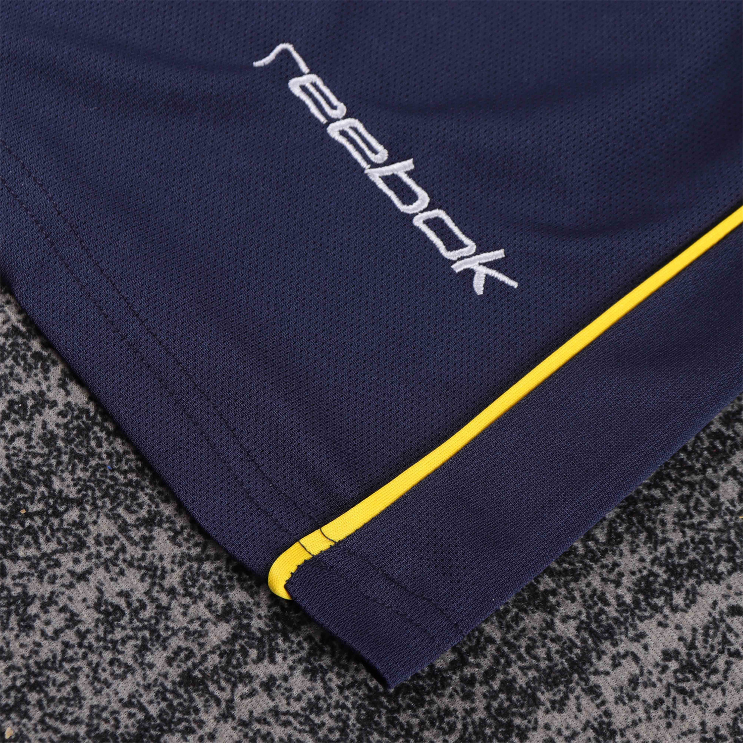 AlphaJersey-Retro Liver.pool 2001-02 Away Kids Kit