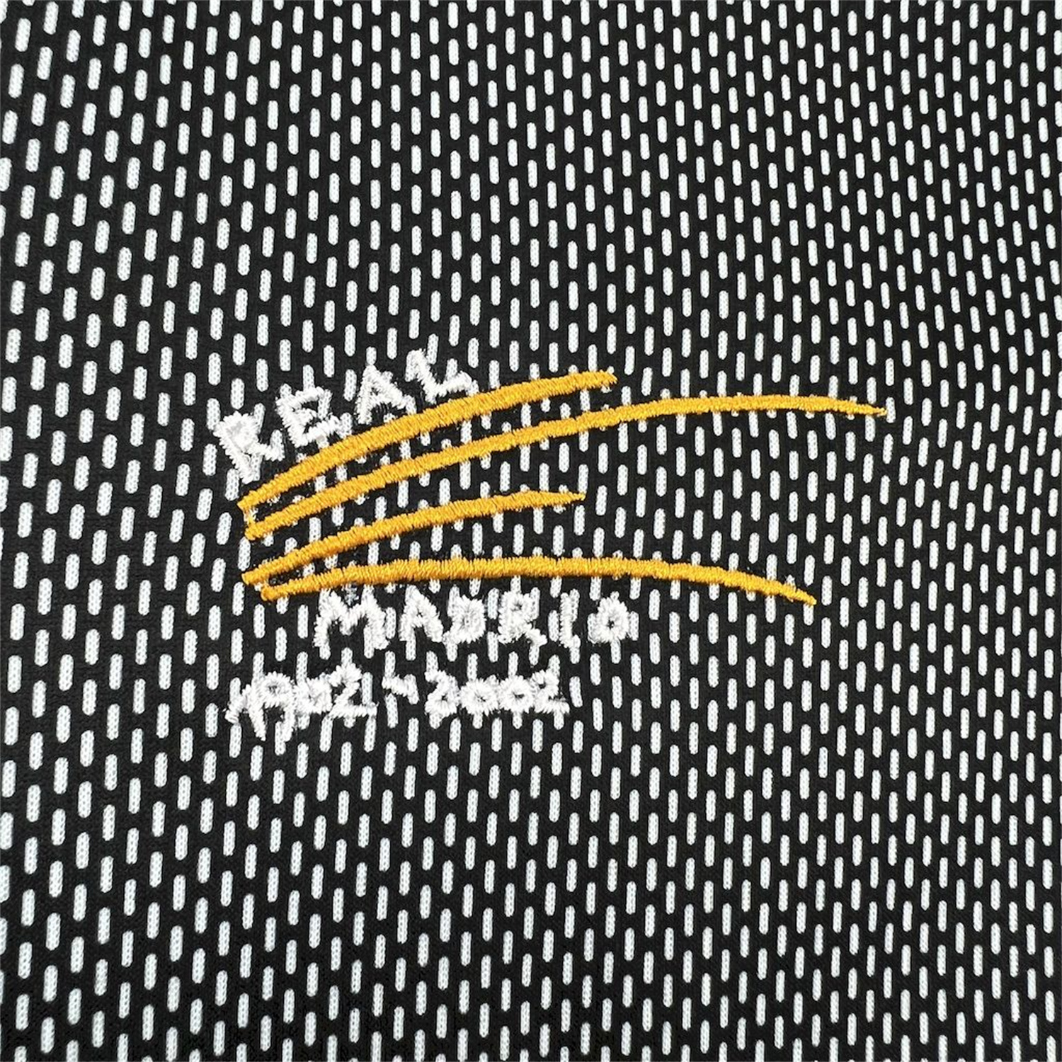 AlphaJersey-Retro Real Madrid 2002-03 Grey Goalkeeper Jersey