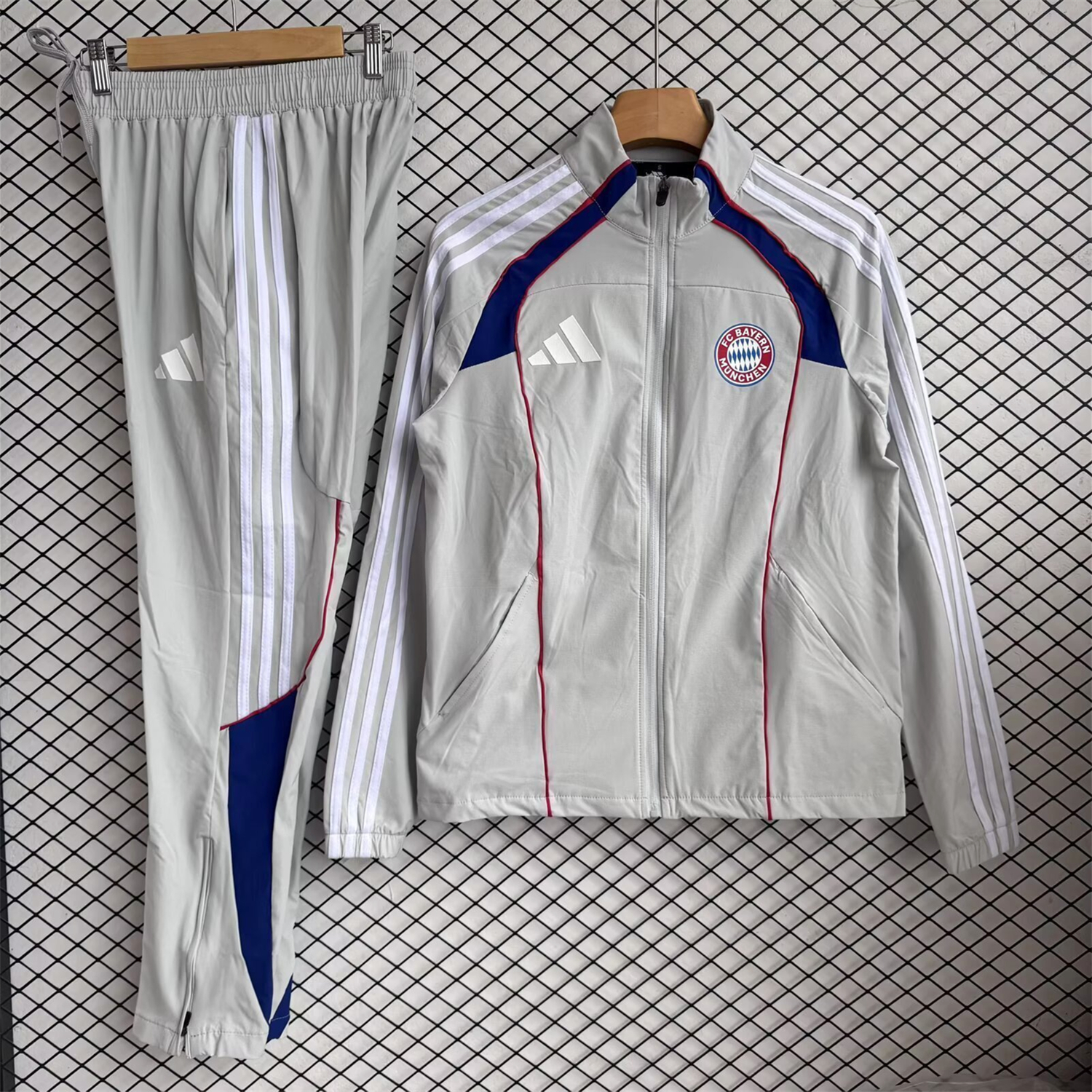 AlphaJersey-Bayern Munich 25-26 Red Lines Windbreaker Training Set - White Top and Pants