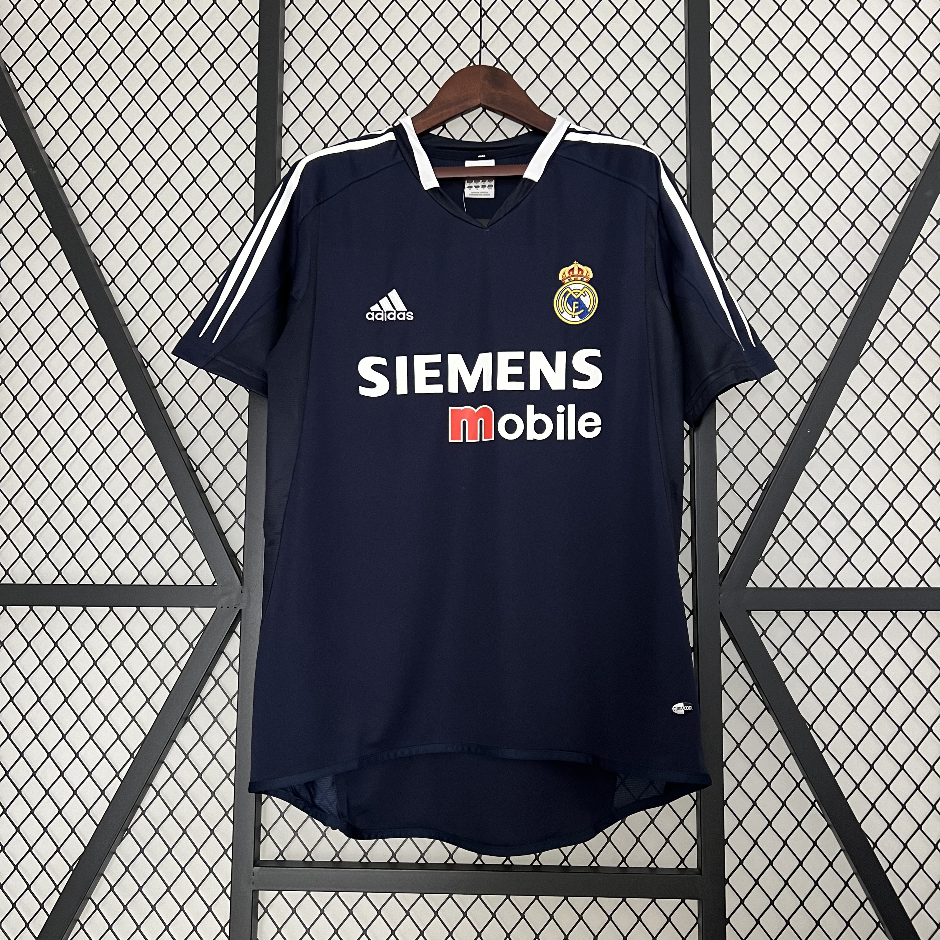 AlphaJersey-Retro Real Madrid 04-05 Away Stadium Jersey