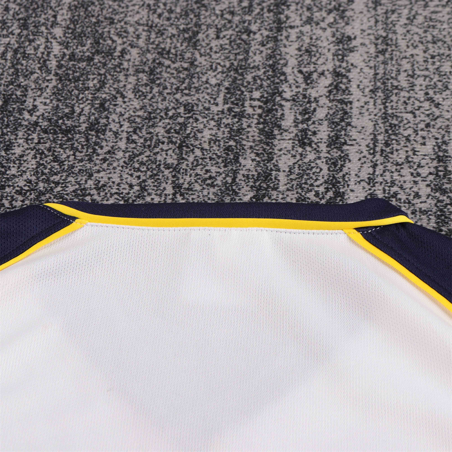 AlphaJersey-Retro Liver.pool 2001-02 Away Kids Kit