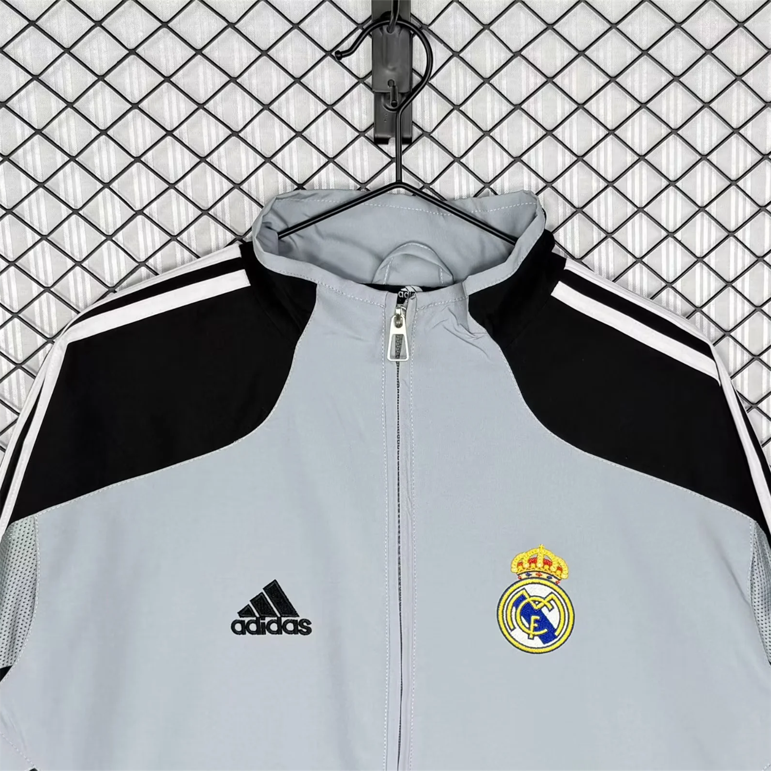 AlphaJersey-Retro Real Madrid 2004-05 Home Windbreaker Jacket - Grey