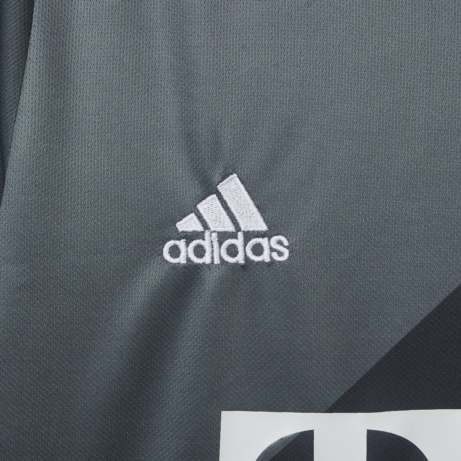 AlphaJersey-Retro Bayern Munich 2016-17 Away Men's Adult Jersey Set - Fans Version
