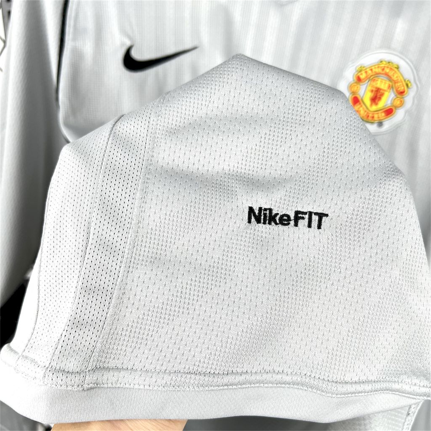 AlphaJersey-Retro Manchester United 2007-08 Grey Goalkeeper Long Sleeves Jersey