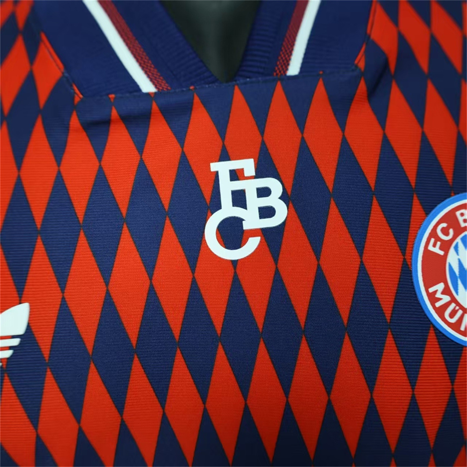 AlphaJersey-Bayern Munich 25-26 Trefoil Retro Style Red And Deep Blue Jersey - Player Version