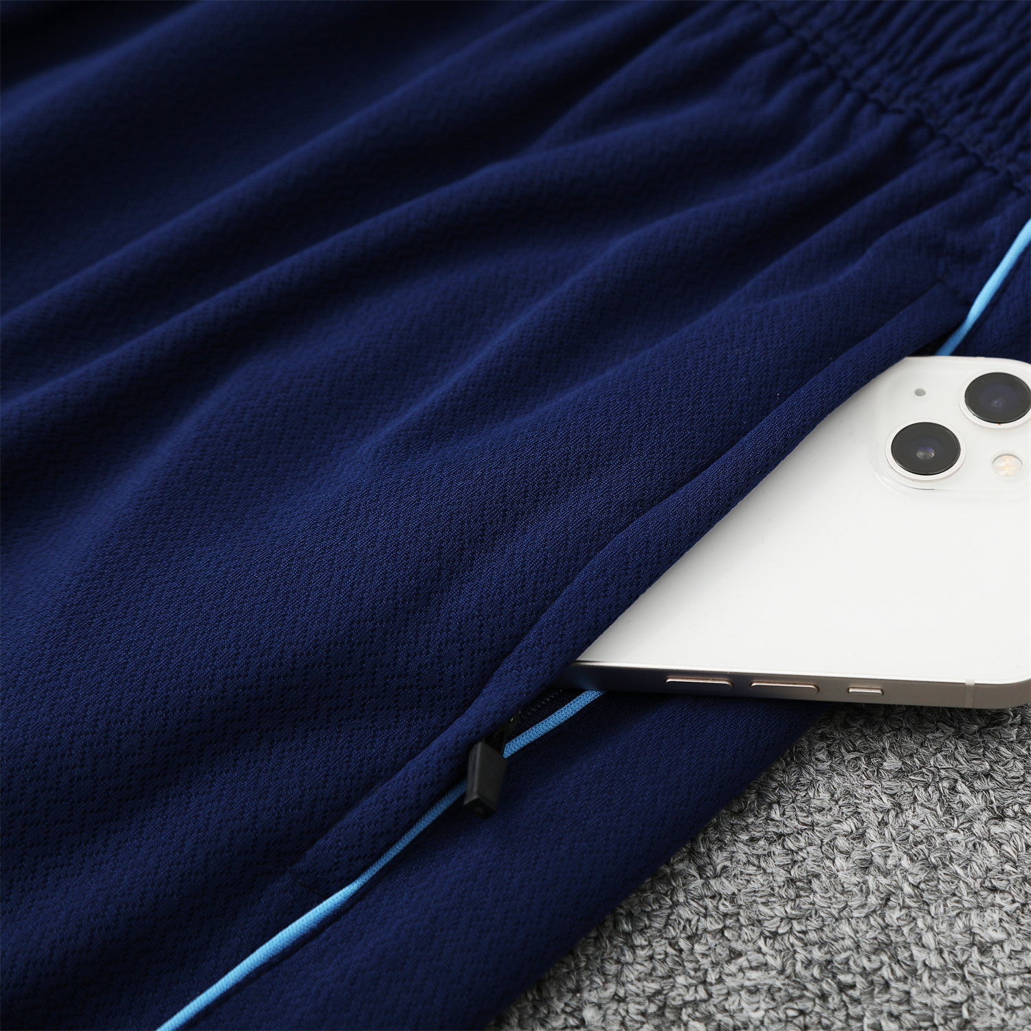 AlphaJersey-Manchester City 25-26 Short-Sleeve Training Set - Light Blue Top & Deep Blue Shorts