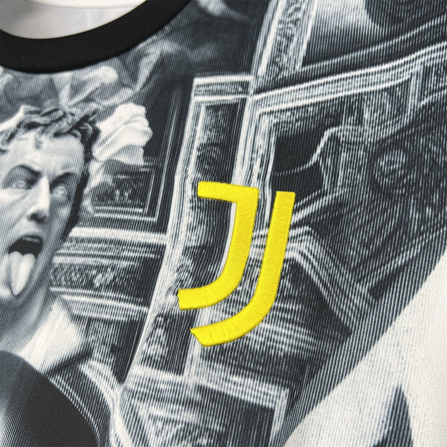 AlphaJersey-Juventus 25-26 Pre-Match Training Jersey - Fans Version