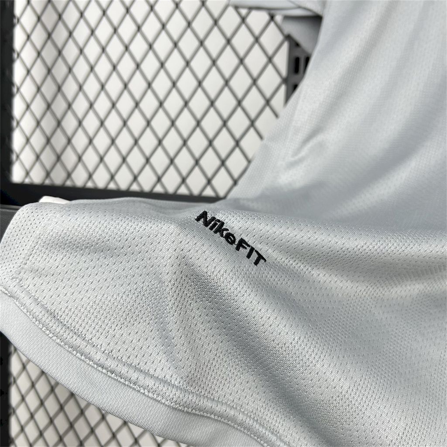 AlphaJersey-Retro Manchester United 2007-08 Grey Goalkeeper Jersey