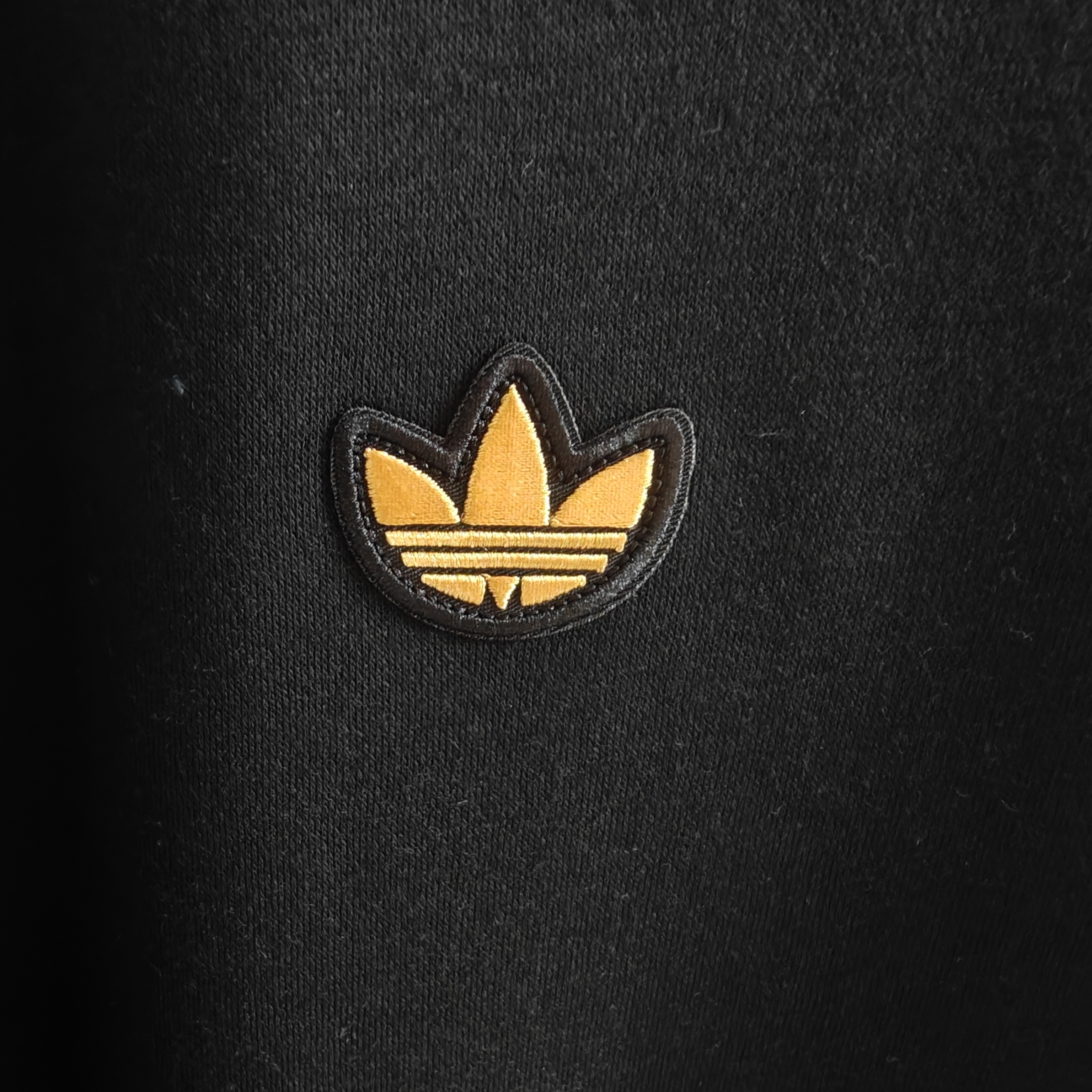 AlphaJersey-Manchester United 25-26 Originals Terrace Icon Unisex Pullover Hoodie with Yellow Logo