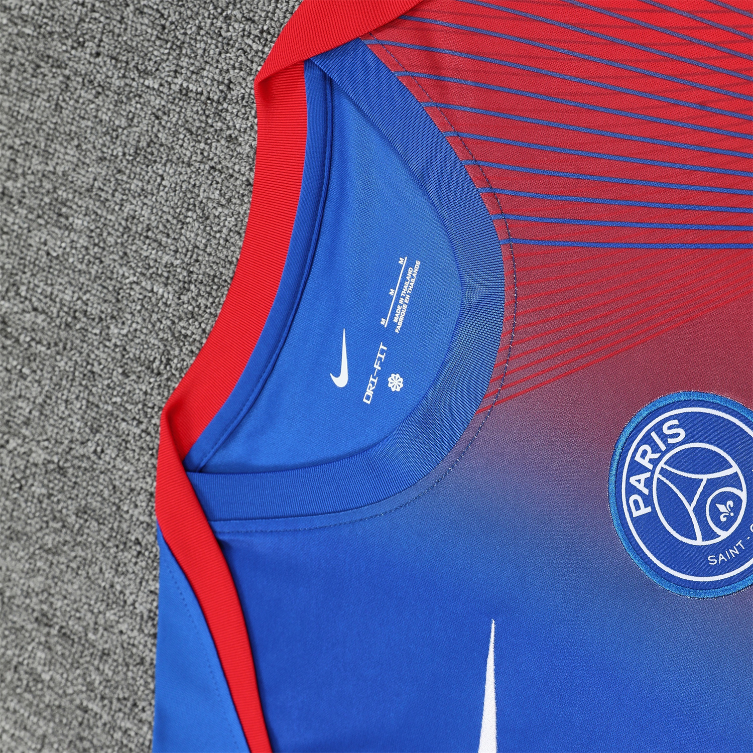 AlphaJersey-Paris Saint-Germain PSG 25-26 Short-Sleeve Training Set - Red And Blue Lines Top & Blue Shorts