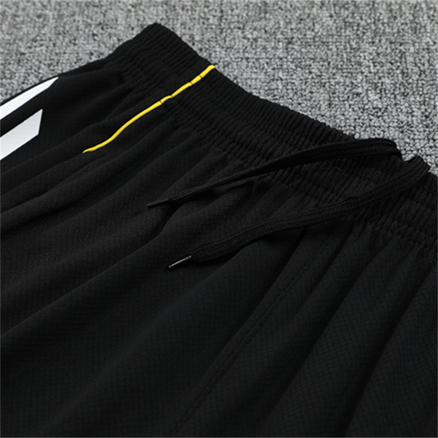 AlphaJersey-Real Madrid 25-26 Kids Short-Sleeve Training Set - Yellow Line Black Top and Black Shorts